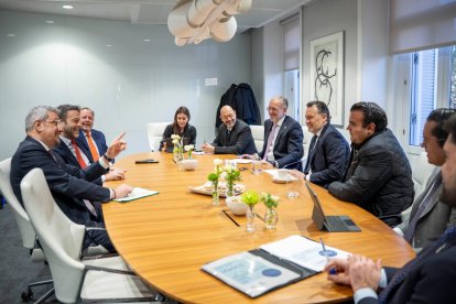 Juan Pontvianne, CEO de Plásticos Durex (a la izquierda), y Mauricio Kuri, gobernador de Querétaro (a la derecha) 1