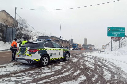 La borrasca ‘Ingrid’ afecta a diferentes puntos de las carreteras de la provincia de León.