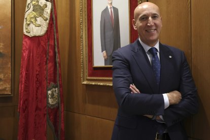 Archivo - El alcalde de León, José Antonio Diez Díaz, posa durante una entrevista para Europa Press.