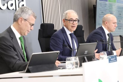 En la imagen de (I a D ), el director general de finanzas, Pablo Gonzalez, el CEO Isidro Rubiales y el director de relaciones con inversores, Jaime Hernández