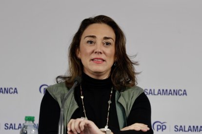 La consejera de agricultura María González Corral atiende a los medios de Comunicacion en la sede del PP.