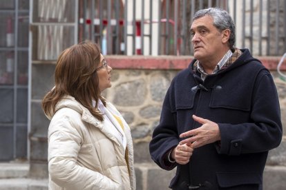 El candidato de Por Ávila a las Cortes de Castilla y León, Pedro Pascual, aborda las propuestas de la formación en materia educativa.