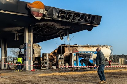Gasolinera donde se incendió un camión mientras repostaba, en la N-620 , Km 313, entre Ciudad Rodrigo y Sancti Spiritus (Salamanca)