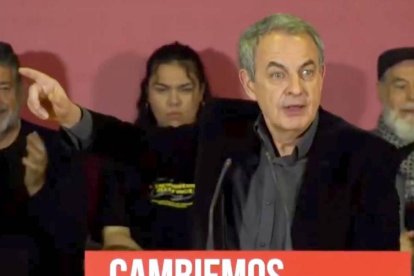 José Luis Rodríguez Zapatero interviene en el mitin en León.