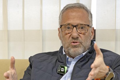 Carlos Pollán en un instante de la entrevista