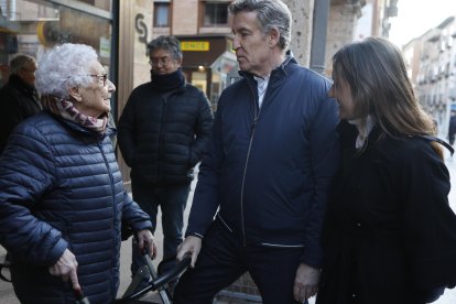 Alberto Núñez Feijoo participa en un acto de campaña junto a la cabeza de lista por Soria Rocío Lucas.