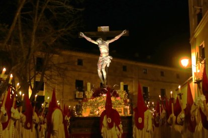 Desfile procesional de la real hermandad del Cristo de las injurias, cofradía del silencio, en Zamora en una imagen de archivo.