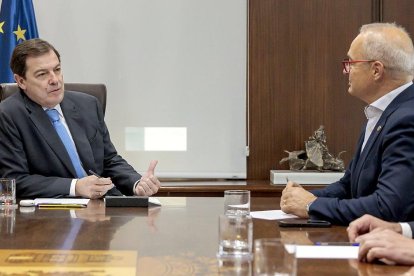 Mañueco recibe al director general de Oracle.