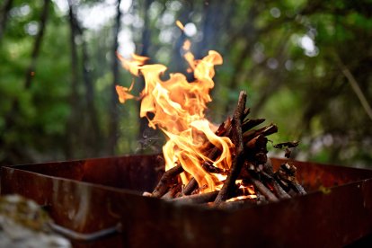 La normativa prohíbe el encendido de barbacoas en zonas de monte o próximas hasta el 12 de octubre.