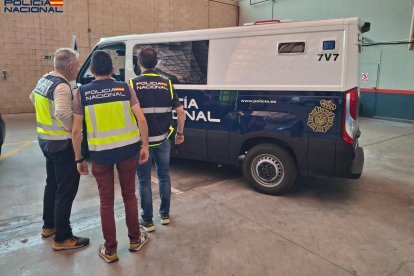 Furgón de la Policía Nacional.