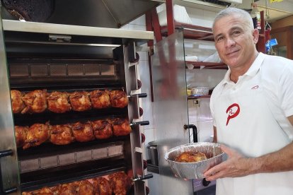 Manuel, gerente de Pollería Paco