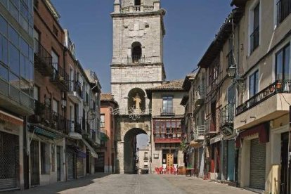 Una de las calles principales de Toro.