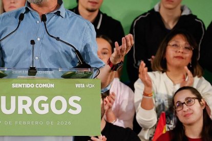El presidente de VOX, Santiago Abascal y el candidato a la presidencia de la Junta de Castilla y León, Carlos Pollán participan en un acto público en el Polideportivo Municipal El Plantío.