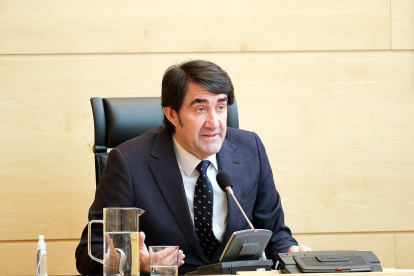 Juan Carlos Suárez-Quiñones, durante su comparecencia de ayer en las Cortes. E. M.