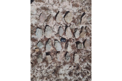 Hachas de mano halladas en el yacimiento arqueológico de Valparaíso en Hortigüela, Burgos. -ICAL