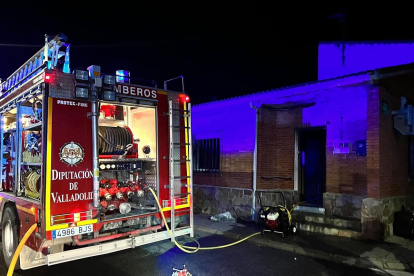 Dotación Bomberos Diputación de Valladolid en el incendio en Nava de la Asunción. - BOMBEROS DIPUTACIÓN