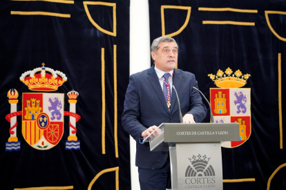 l procurador de Por Ávila, Pedro Pascual, durante el acto institucional del XL Aniversario del Estatuto de Autonomía de Castilla y León.-ICAL