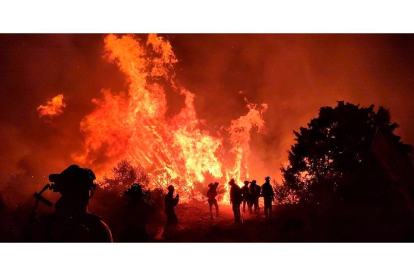 Incendio forestal en El Tiemblo, Ávila. - ICAL