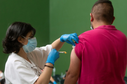 Vacunación masiva a personas entre 18 y 24 años, en Ciudad Rodrigo (Salamanca). - ICAL