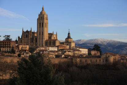 Catedral y muralla de Segovia. -JUNTA DE CASTILLA Y LEÓN