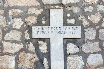 Símbolos franquistas en Quintanilla de Onésimo. J.M. LOSTAU