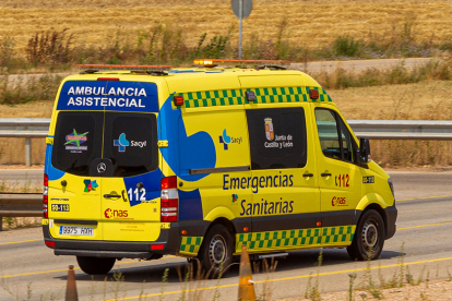 Ambulancia de Emergencias, en una imagen de archivo.-MARIO TEJEDOR