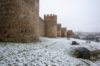 Nieve en la muralla de Ávila.- ICAL