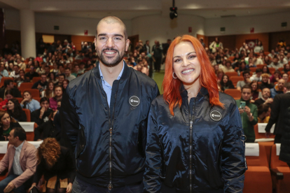 Los astronautas Pablo Álvarez Fernández y Sara García Alonso, recientemente seleccionados por la Agencia Espacial Europea para formar parte de su equipo, en la visita a la Universidad de León. ICAL