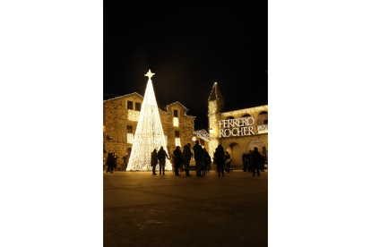 Encendido de las luces de Navidad en Puebla de Sanabria (Zamora). -TWITTER