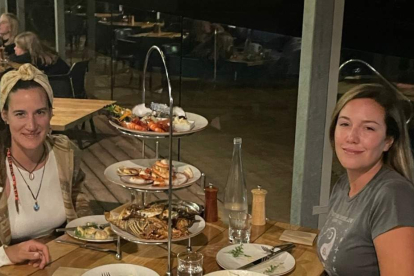 Gemma Arribas y Vanessa Urizarna juntas en una cena en Australia. E.M.
