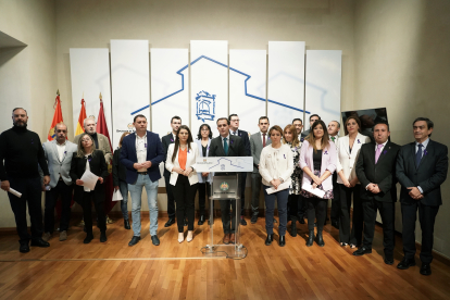 Los grupos políticos de la Diputación de Valladolid leen una declaración contra la Violencia de Género. - ICAL