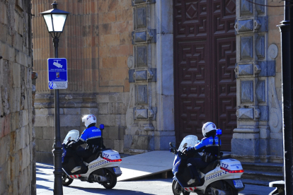 Imagen de archivo de agentes de la Policía Local de Salamanca en motocicletas. - E. M