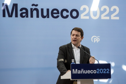 El candidato del Partido Popular de Castilla y León a las elecciones del 13 de febrero, Alfonso Fernández Mañueco, clausura el “Encuentro sobre Servicios Públicos”. -ICAL