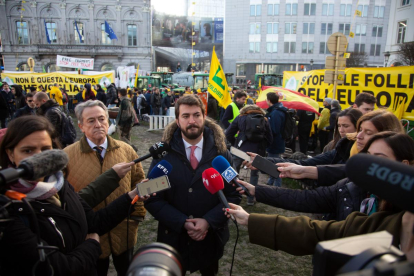 García-Gallardo asiste a la manifestación de los agricultores en Bruselas.- ICAL