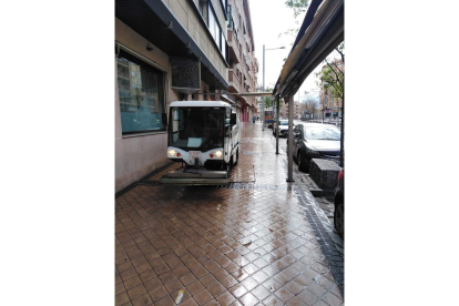 Una de las máquinas que limpian las calles de Segovia - AYTO SEGOVIA