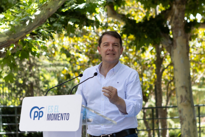 El presidente autonómico del PP, Alfonso Fernández Mañueco, participa en un acto electoral en Soria.- ICAL