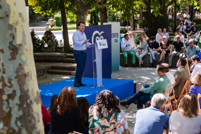 El presidente autonómico del PP, Alfonso Fernández Mañueco, participa en un acto electoral en Soria.- ICAL