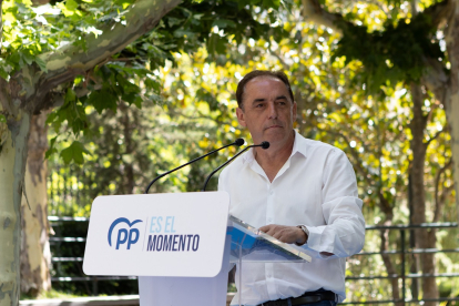 El presidente autonómico del PP, Alfonso Fernández Mañueco, participa en un acto electoral en Soria.- ICAL