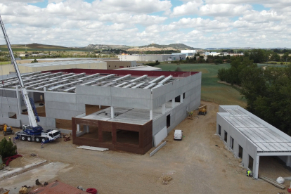 Obras en la nueva fábrica de Cascajares en Dueñas, Palencia. E.M.