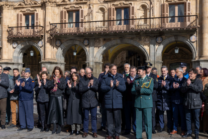Minuto de silencio por los guardias civiles de Barbate en Salamanca - ICAL