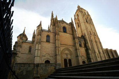 enlosado de la catedral de Segovia