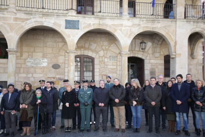 Minuto de silencio por los guardias civiles de Barbate en Zamora - ICAL
