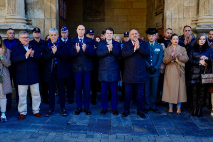 Minuto de silencio por los guardias civiles de Barbate en León con la presencia del presidente de la junta, Alfonso Fernández Mañueco- ICAL