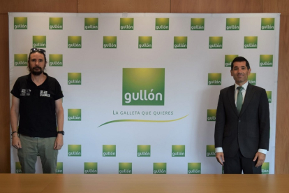 Firma del convenio entre Galletas Gullón y Asociación ARGEOL. - EM