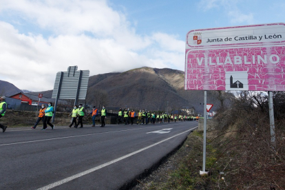 Primera etapa de la marcha en defensa de la sanidad pública Laciana-Bierzo (Villablino-Ponferrada).