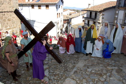 Imagen de archivo del Vía Crucis viviente en Candelario. -E.M.