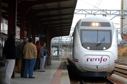 11-09-08 - César Sánchez - Llegada en pruebas del tren Alvia a Ponferrada (León), en su linea Vigo - Barcelona.
