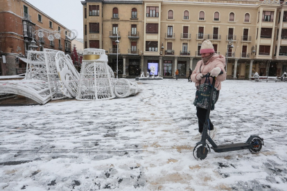 Las nevadas cubren la ciudad de León.- ICAL