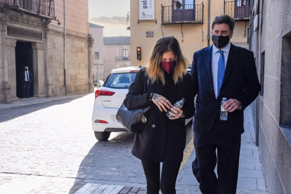 Valeria Quer entrando a la Audiencia Provincial de Segovia. / ICAL