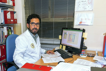 El profesor Francisco M. Herrera Gómez en las instalaciones de la Universidad de Valladolid.